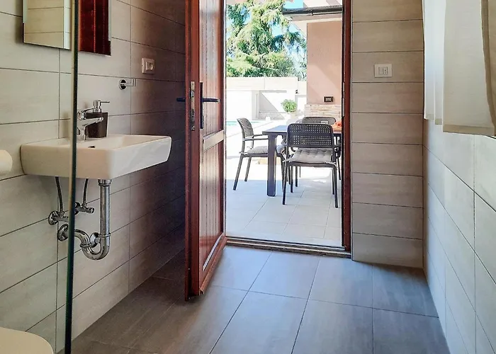 Vikendica Magnifica Pula